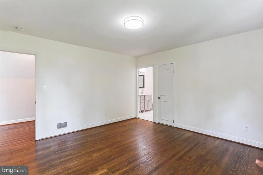 Photo of 813 MIDLAND ROAD