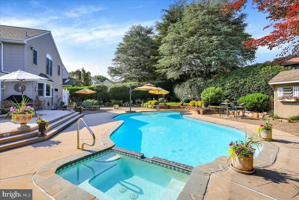 Photo of 225 LOGAN AVENUE