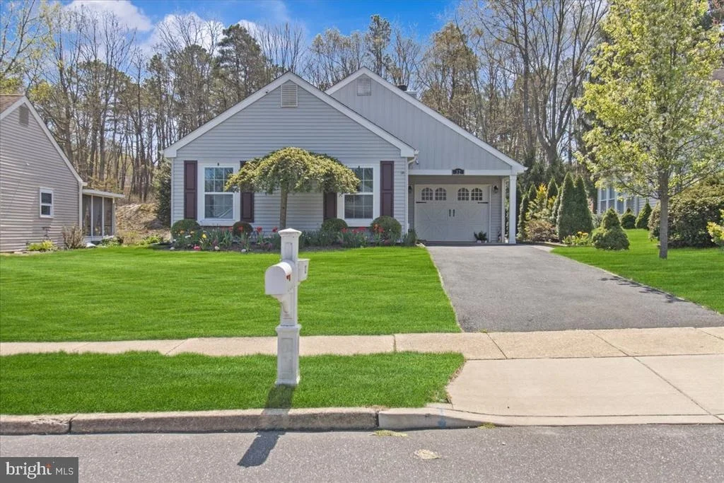 Photo of 32 BUCKINGHAM DRIVE