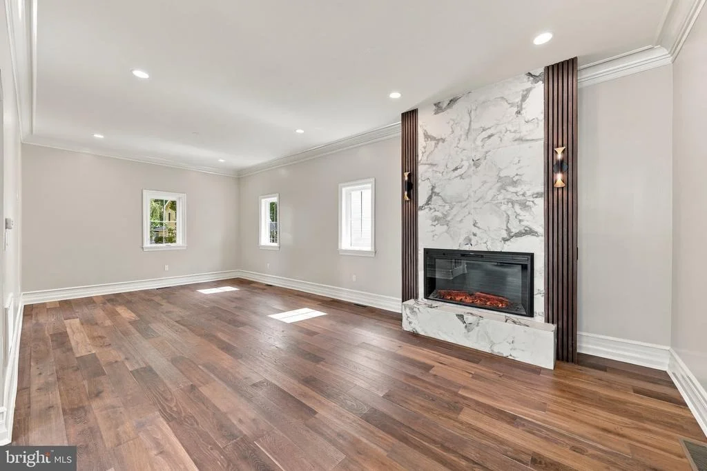 Photo of 230 E SUMMIT AVENUE
