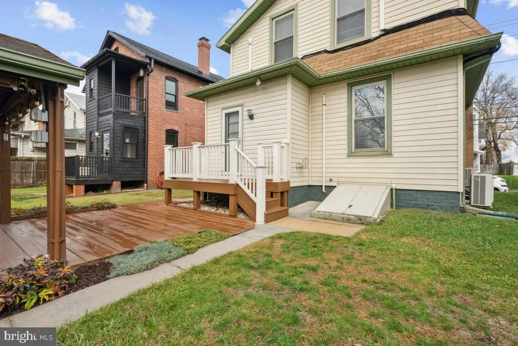 Photo of 114 E 7TH STREET E