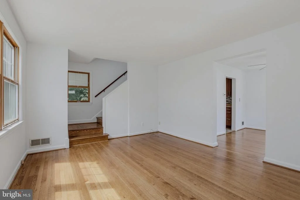 Photo of 717 MAPLETON ROAD