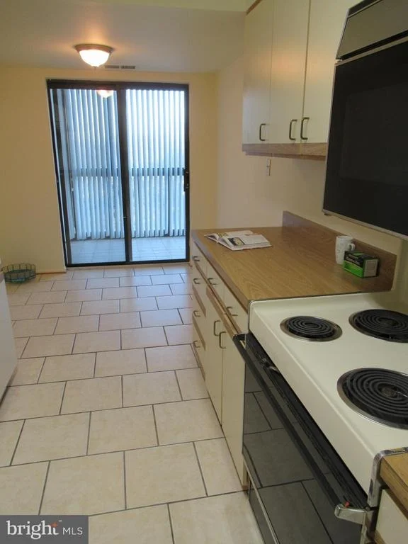 Photo of Unit 3821 at 15115 INTERLACHEN DRIVE