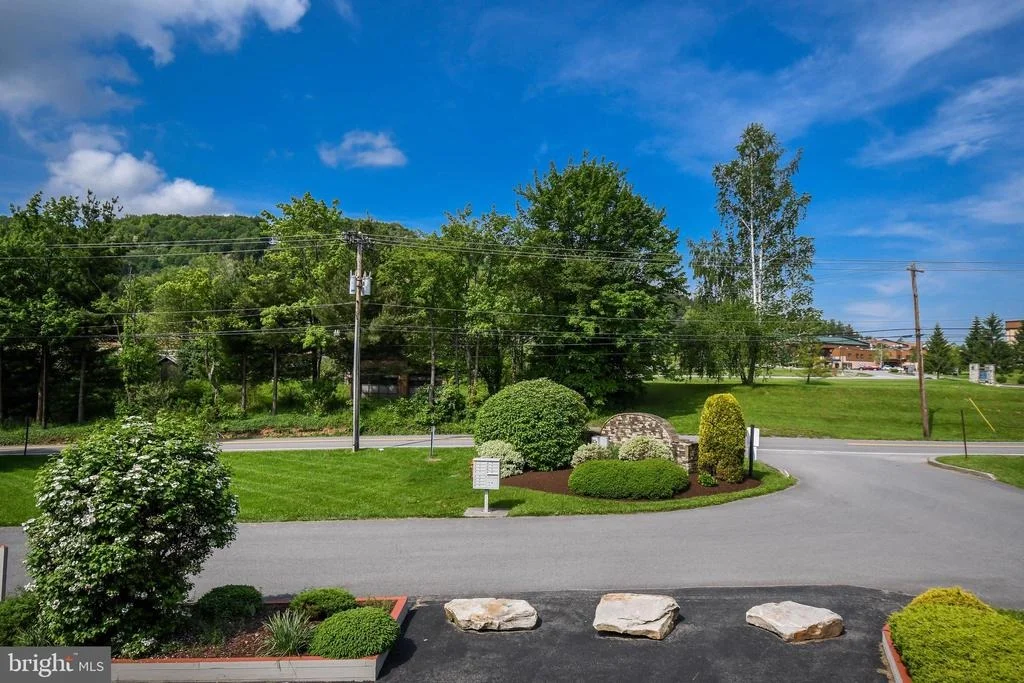Photo of 305 LAKE POINTE DRIVE