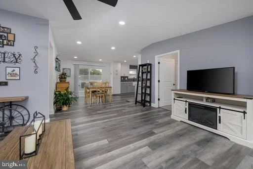 Photo of 401 MAPLEHURST COURT