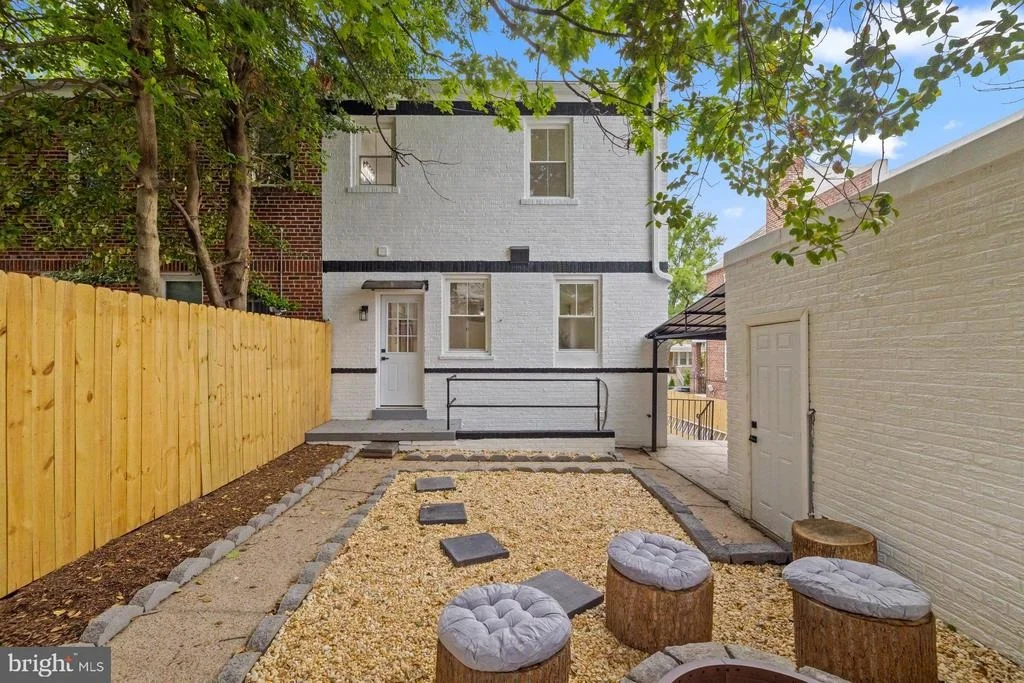 Photo of 536 ONEIDA PLACE NW
