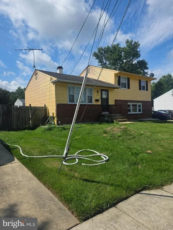 Photo of 7511 NEWBERRY LANE