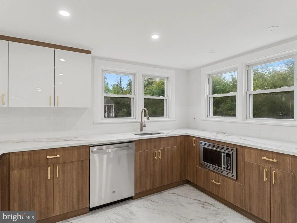 Photo of 308 DELSEA DRIVE