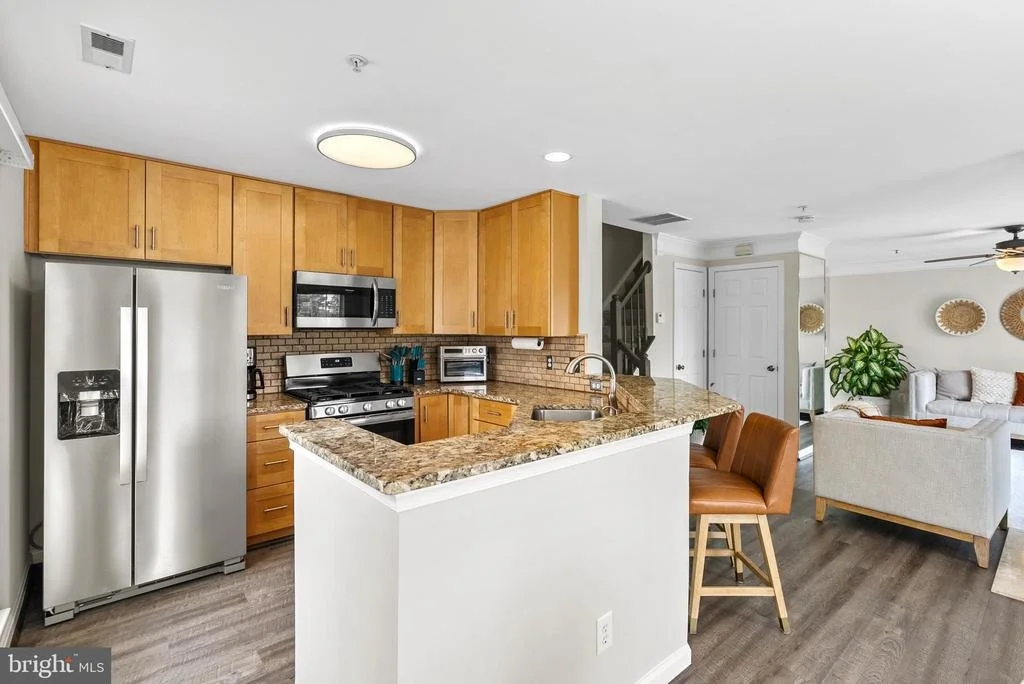 Photo of Unit 300 at 21833 BALDWIN SQUARE