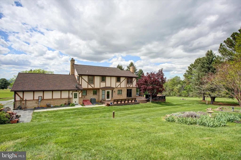 Photo of 8001 MAPLEVILLE ROAD