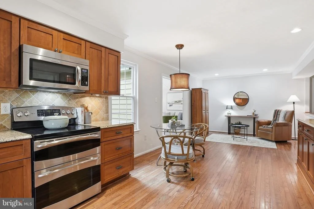 Photo of 289 COLLEGE MANOR DRIVE