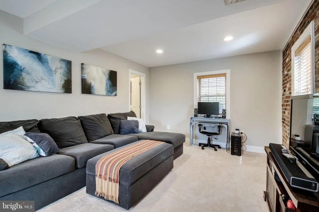Photo of 919 JUNIPER PLACE