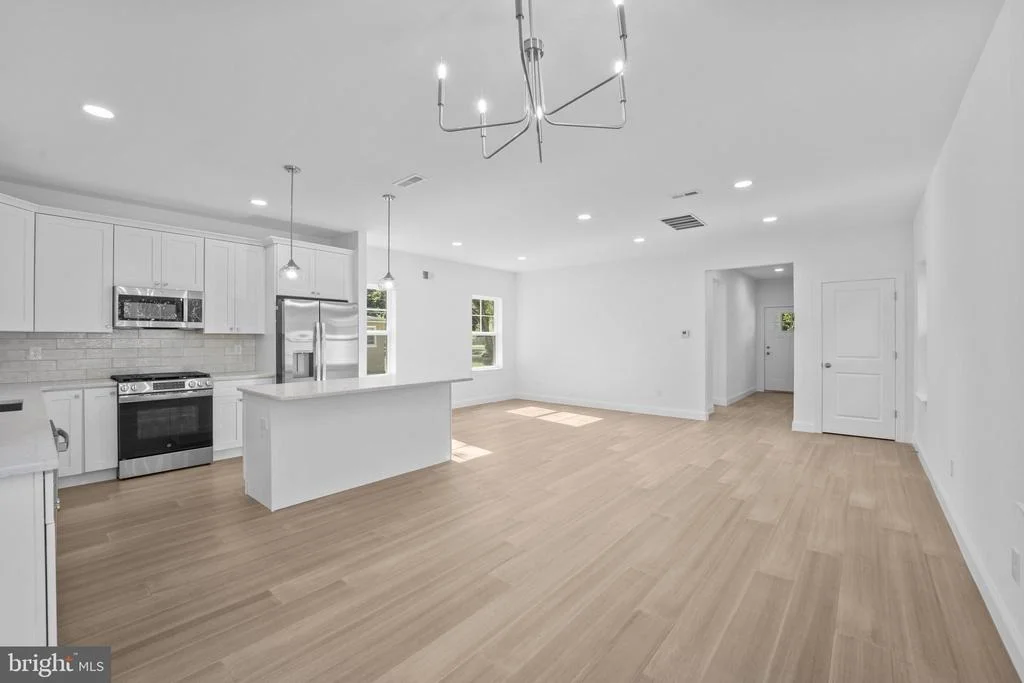 Photo of 492 ELLIS AVENUE