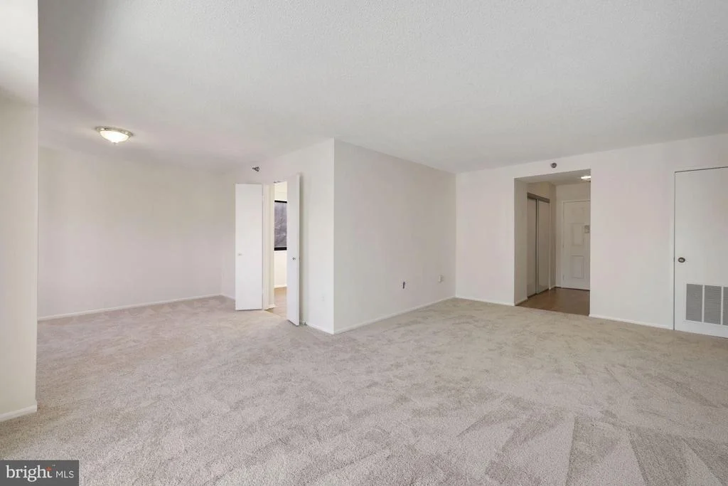 Photo of Unit 3211 at 15115 INTERLACHEN DRIVE