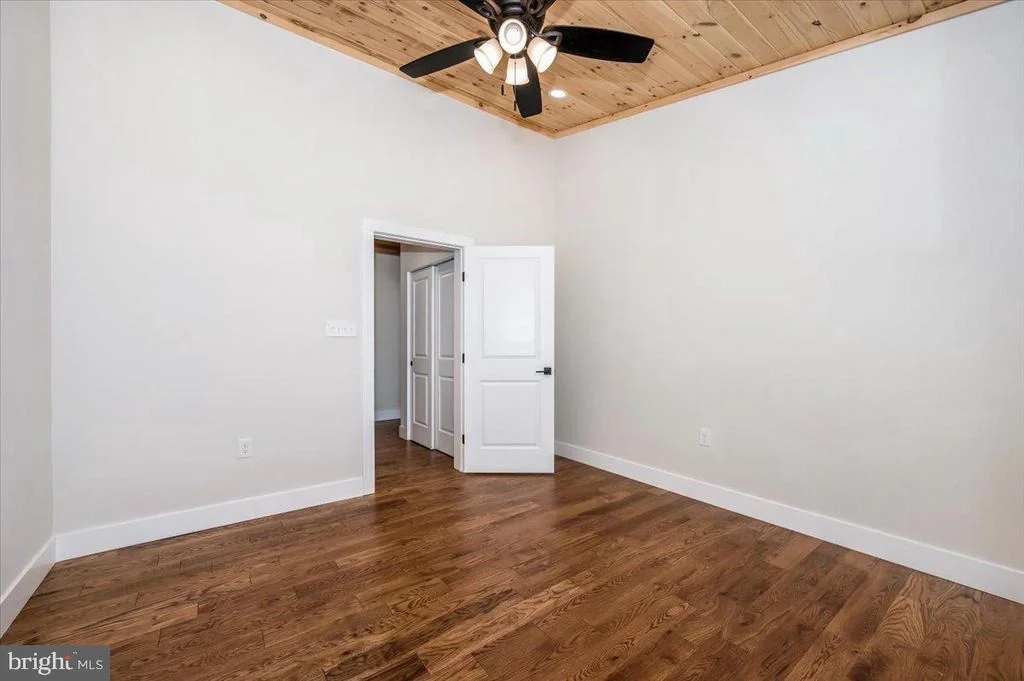 Photo of 460 SHADE TREE LANE