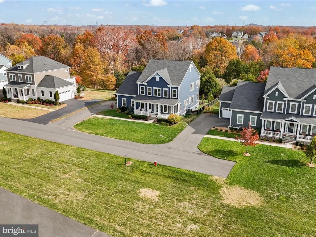 Photo of 25970 LIQUIDAMBAR LANE
