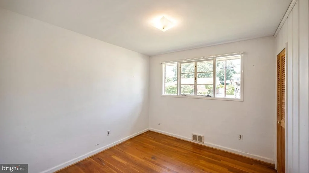 Photo of 10403 BRUNSWICK AVENUE