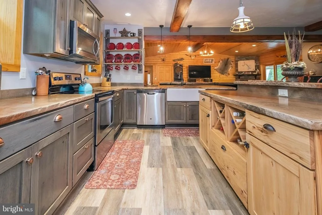 Photo of 495 WHITE OAK DRIVE