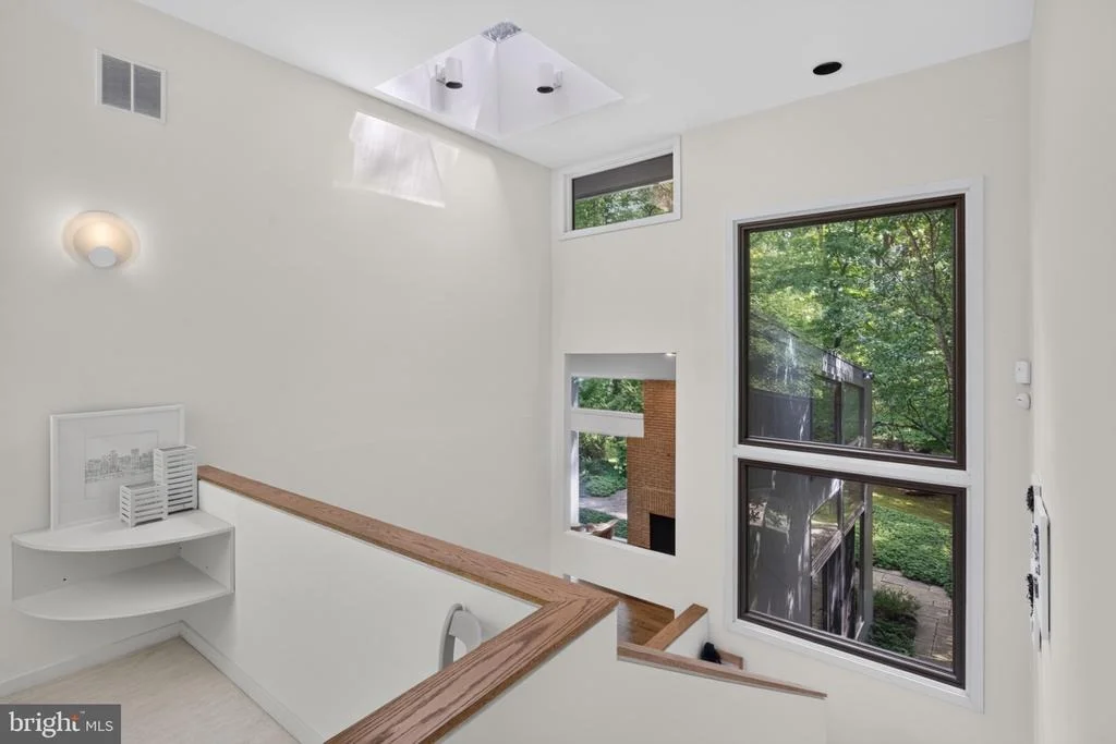 Photo of 24 WHITE OAK DRIVE