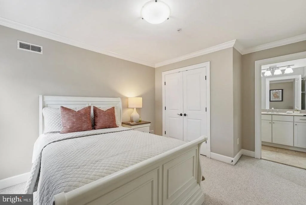 Photo of 4462 MACARTHUR BOULEVARD NW