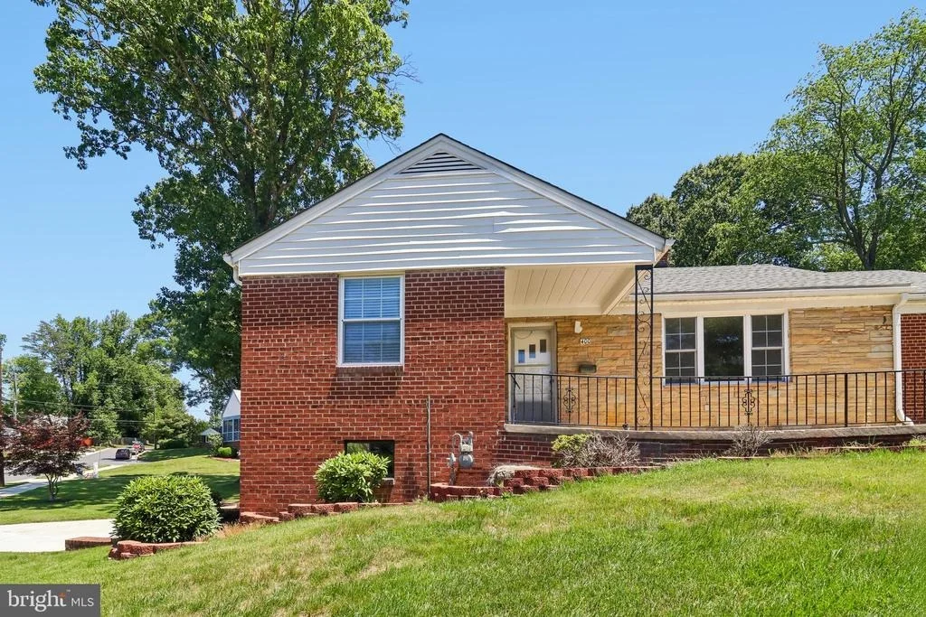 Photo of 400 SOUTHWEST DRIVE