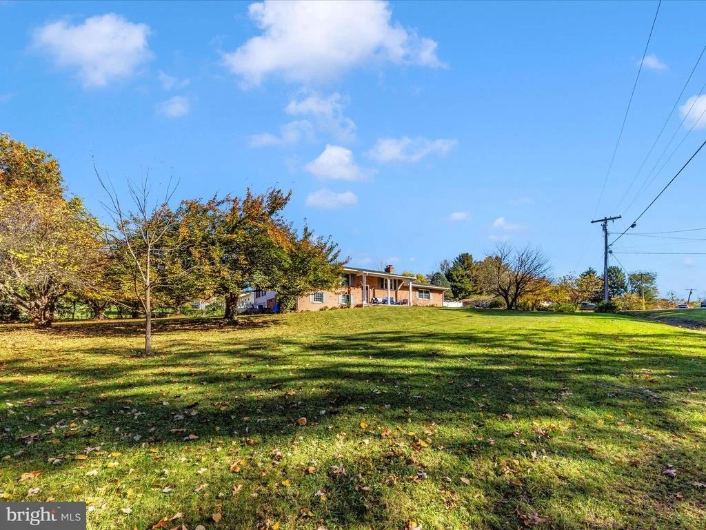Photo of 9242 OAK TREE CIRCLE