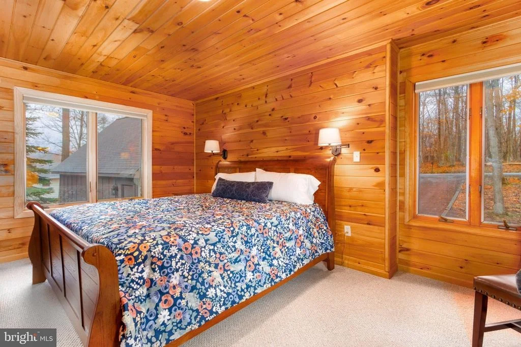 Photo of 925 PINE TREE POINT ROAD