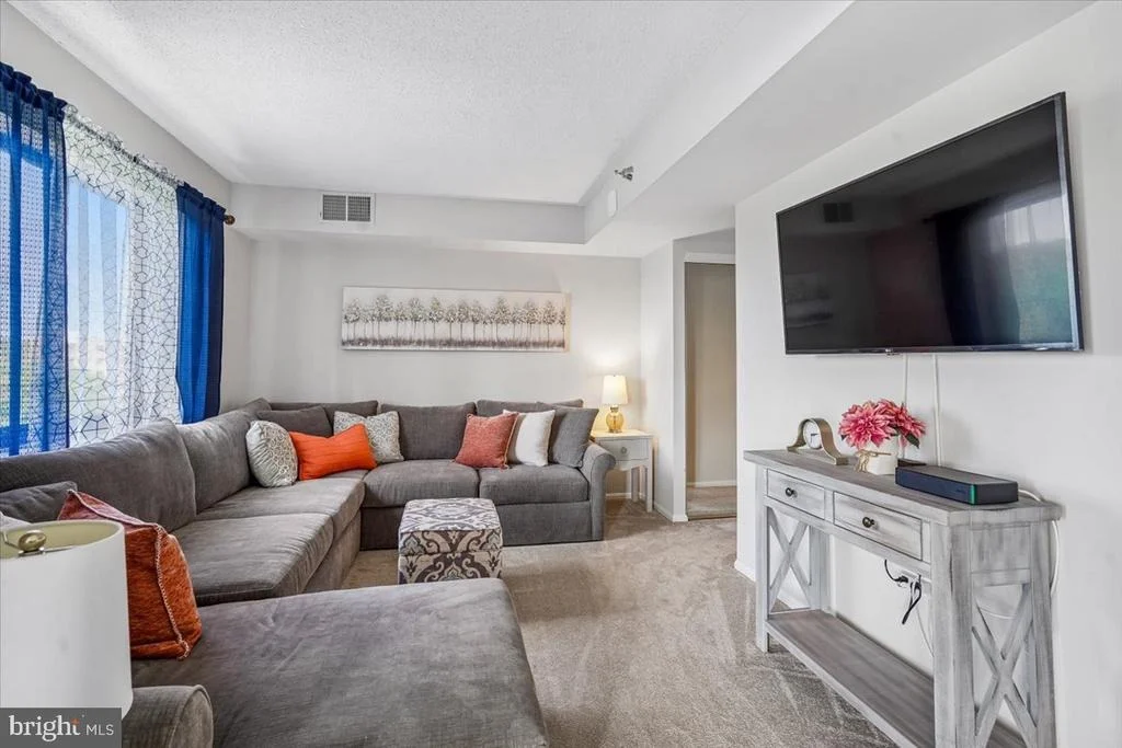 Photo of Unit 1 at 15101 INTERLACHEN DRIVE