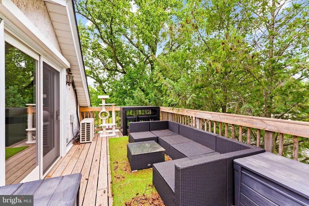 Photo of 1124 MANTUA PIKE