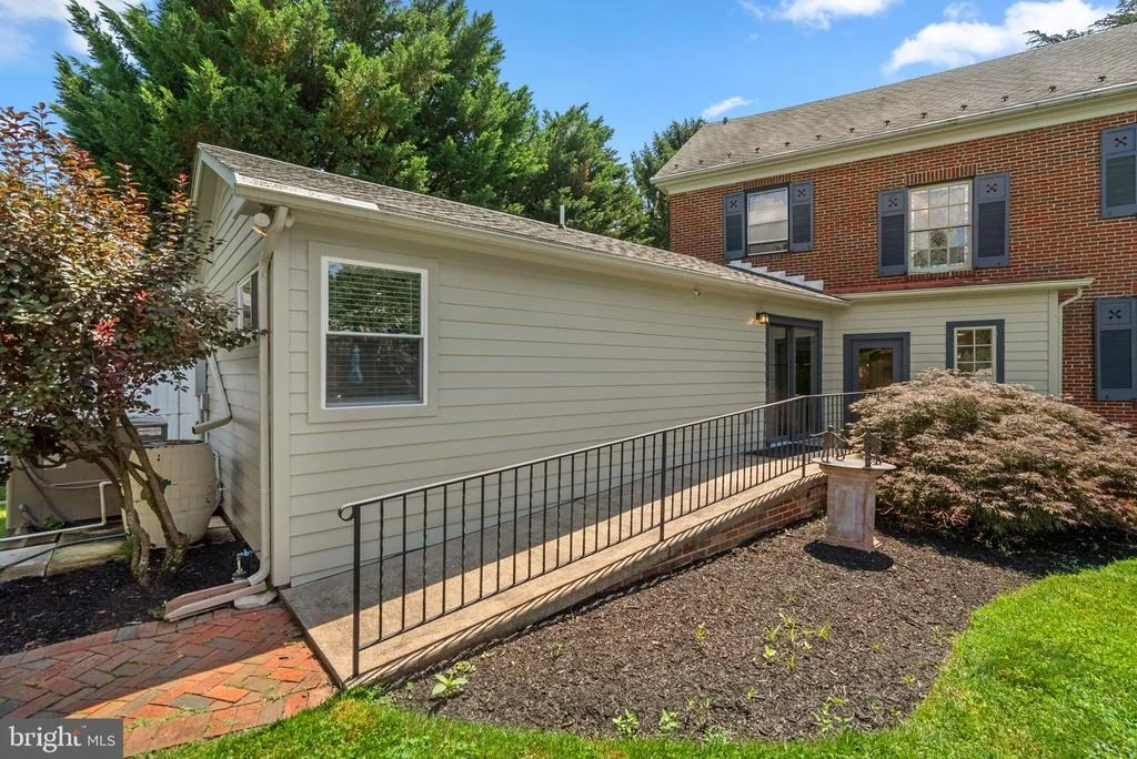 Photo of 305 COLLEGE PLACE