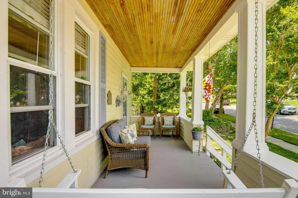 Photo of 618 ALDERSHOT ROAD