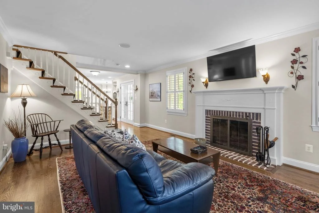 Photo of 710 WOODSIDE PARKWAY