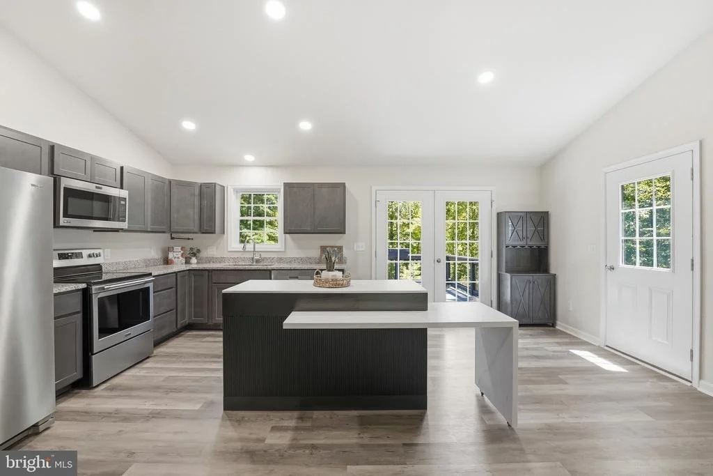 Photo of 898 SEVILLE RD.
