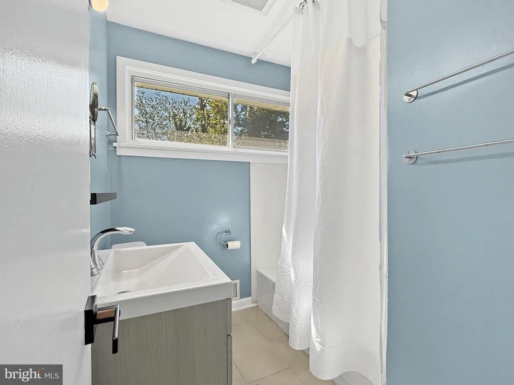 Photo of 1204 PARRISH DRIVE