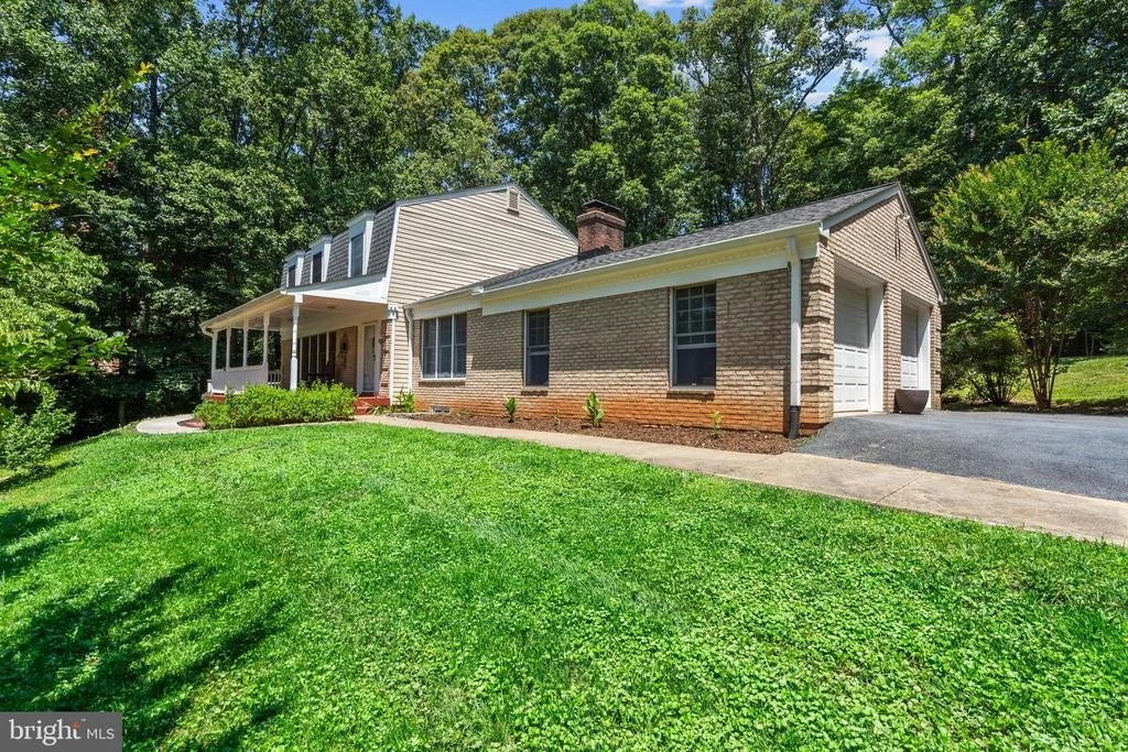 Photo of 10418 ADEL ROAD