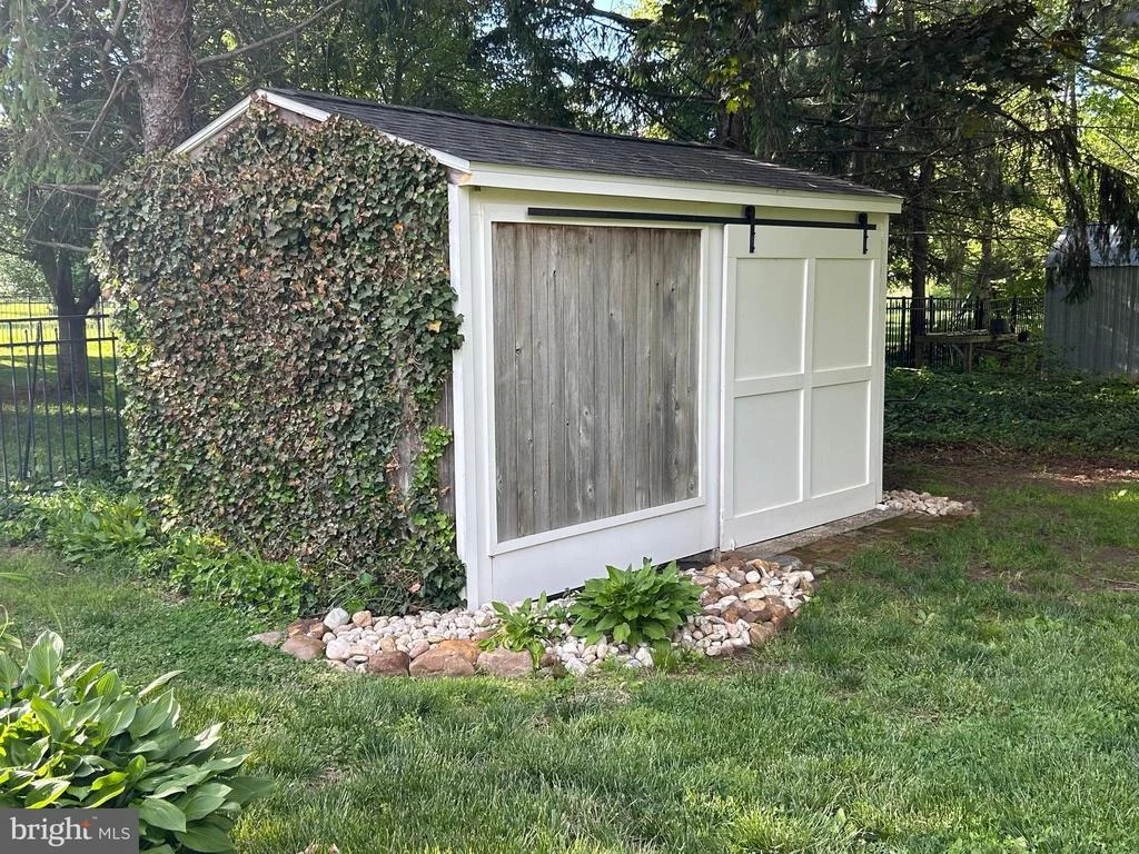 Photo of 902 N ISLAND ROAD