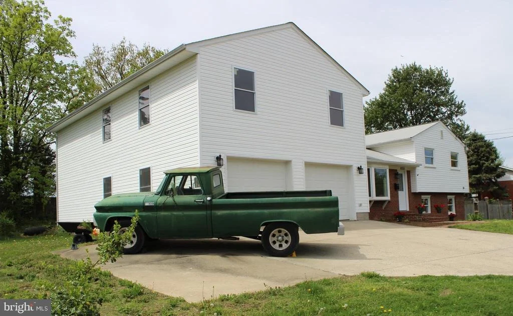 Photo of 10311 LOMOND DRIVE