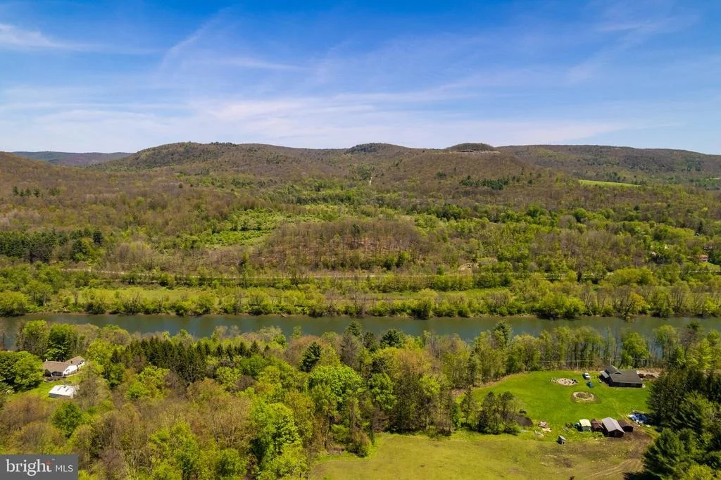 Photo of 007 STATE LINE ROAD