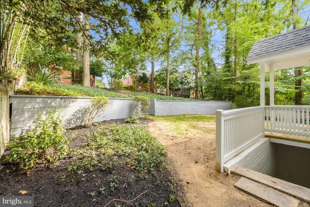 Photo of 8713 READING ROAD
