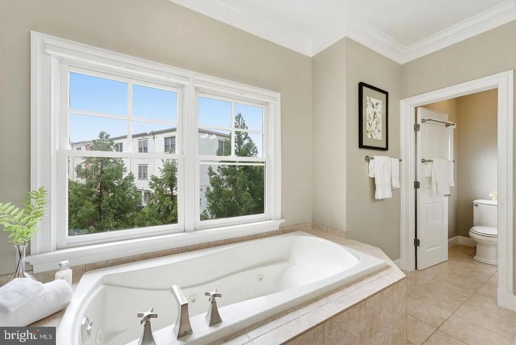 Photo of 4462 MACARTHUR BOULEVARD NW