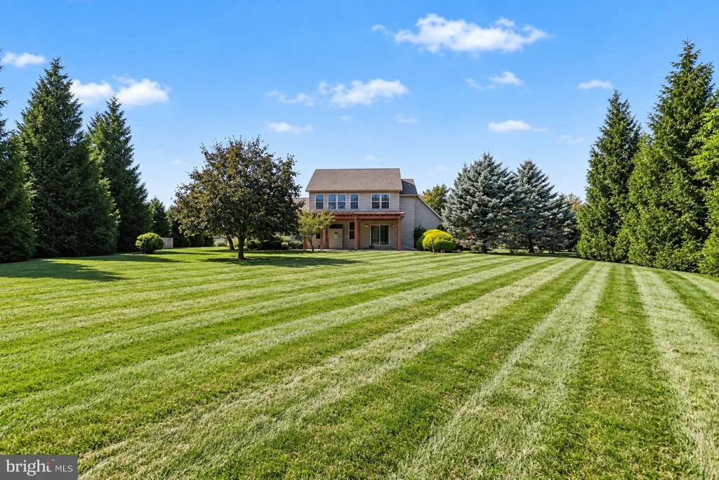 Photo of 12 E SUMMIT DRIVE