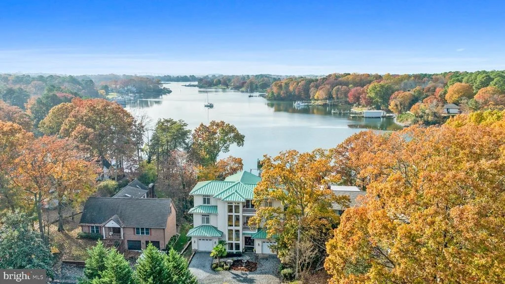 Photo of 206 HARBOR DRIVE