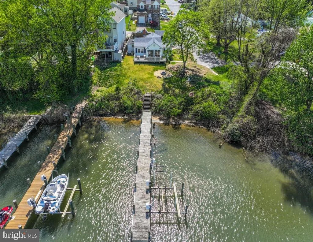 Photo of 7801 WATERVIEW