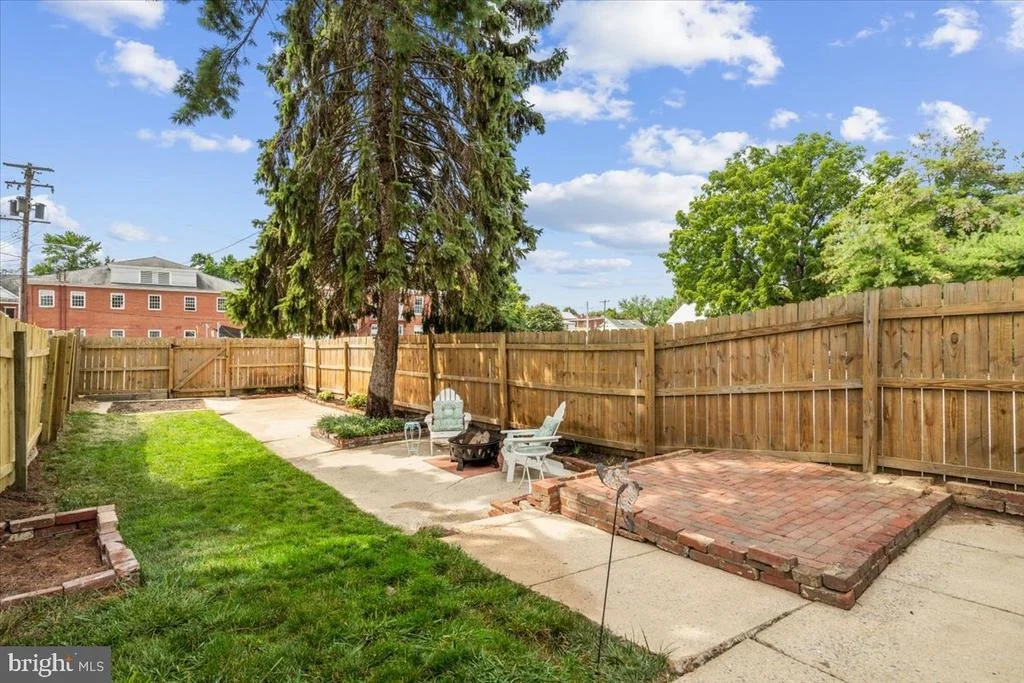 Photo of 218 5TH STREET W