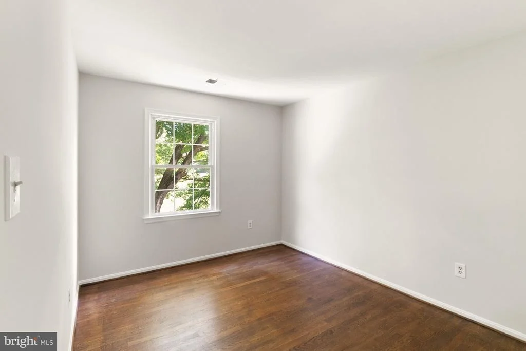 Photo of 2037 DURAND DRIVE