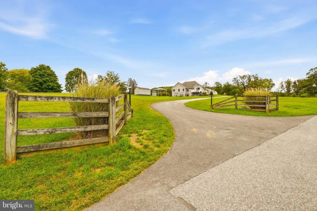 Photo of 1888 UNIONTOWN ROAD