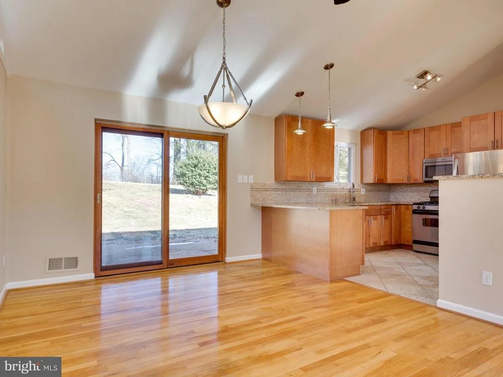 Photo of 8702 VICTORIA ROAD