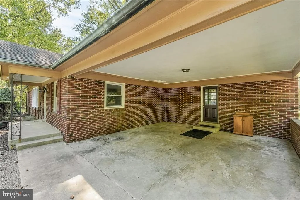 Photo of 15400 RIDING STABLE ROAD