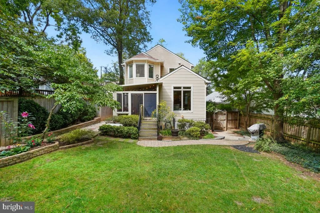 Photo of 412 SILVER SPRING AVENUE