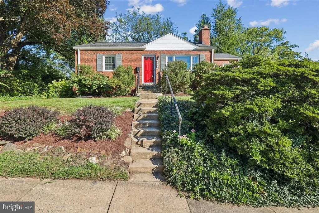 Photo of 1501 CREST ROAD